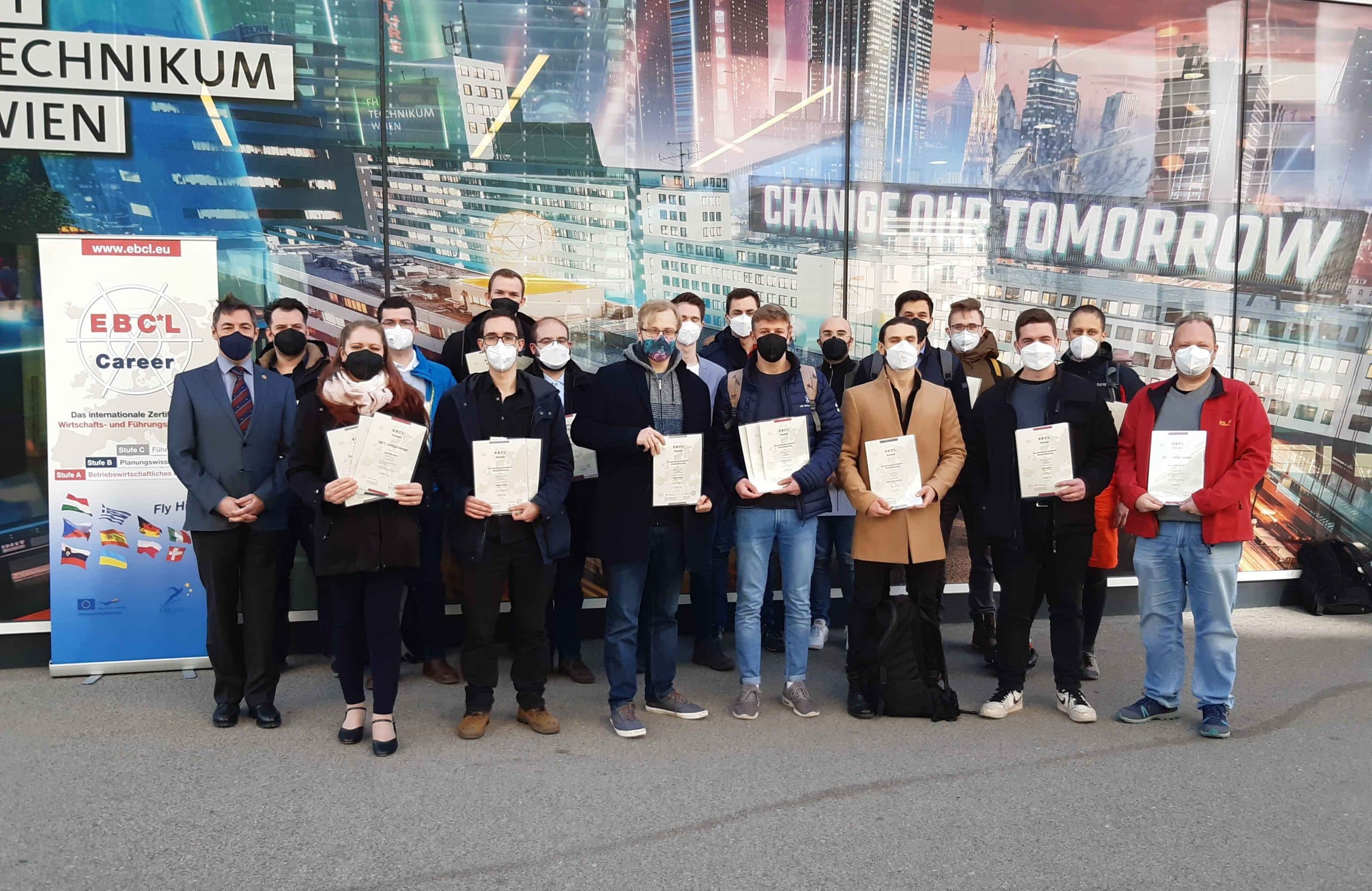 EBCL Absolventen vor derFHTW